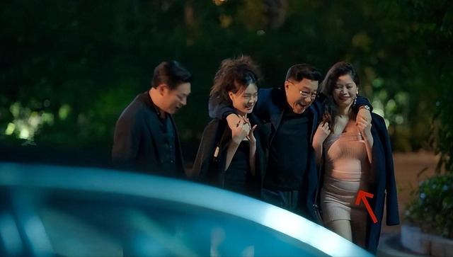 《猎冰》满腹赘肉陪酒女抢镜遭吐槽，岂不知这才是导演的精明之处