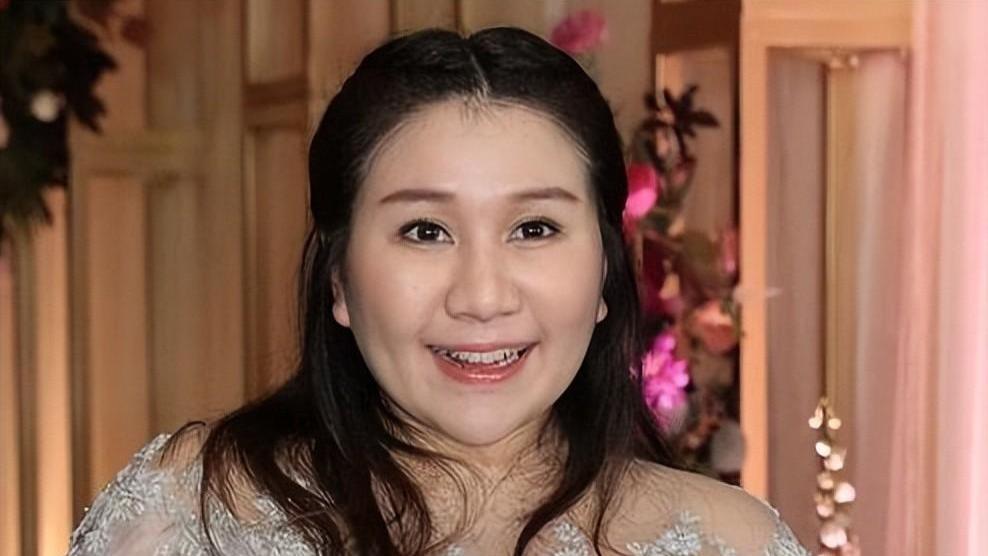 香港这一夜，何超盈的驼背，梁朝伟的两鬓如霜，却被一沉肩的范冰冰赢麻了