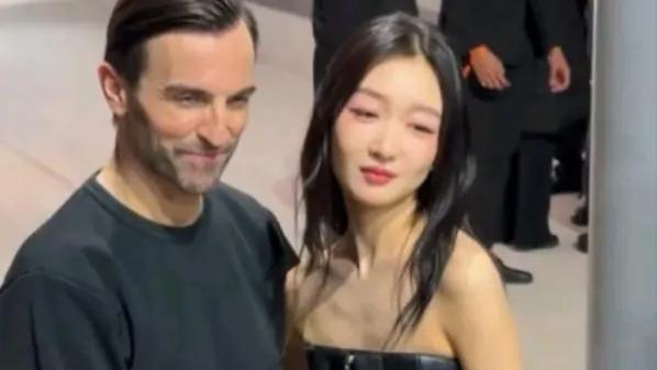 周冬雨得罪的富婆是何背景？宝石按亿买，一趟爱马仕装满后备箱