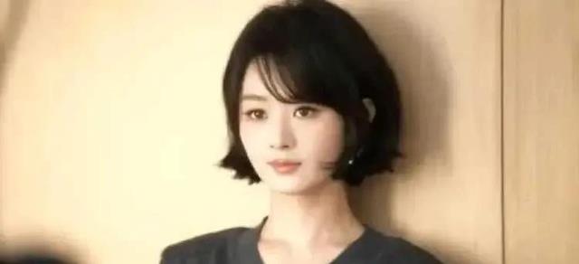 赵丽颖祝贺哪吒破百亿,短发姨味十足,粉丝直呼:还我清纯女神!
