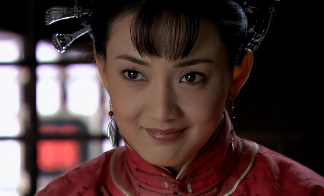 演员牛莉：结婚26年不做饭，连生3个孩子被丈夫一家宠成宝