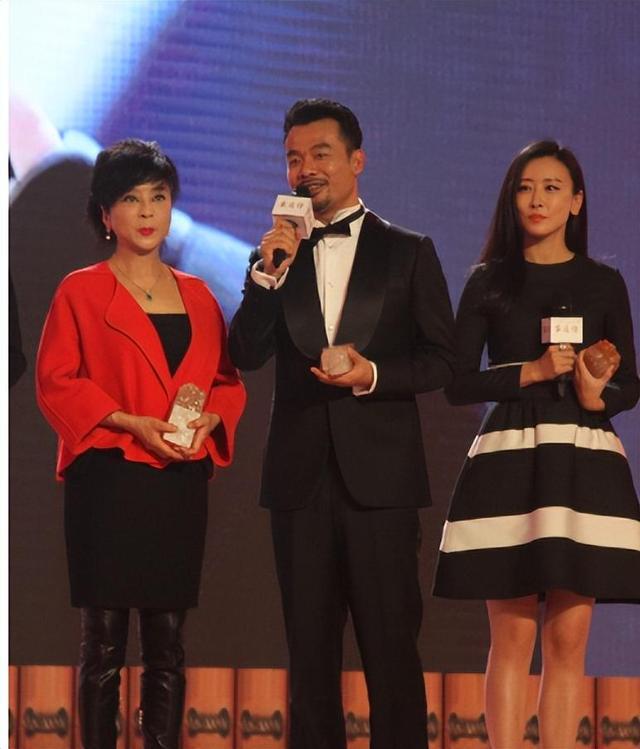 娱乐圈里四位“酒蒙子”:腾格尔为喝酒散尽家财,景冈山判若两人