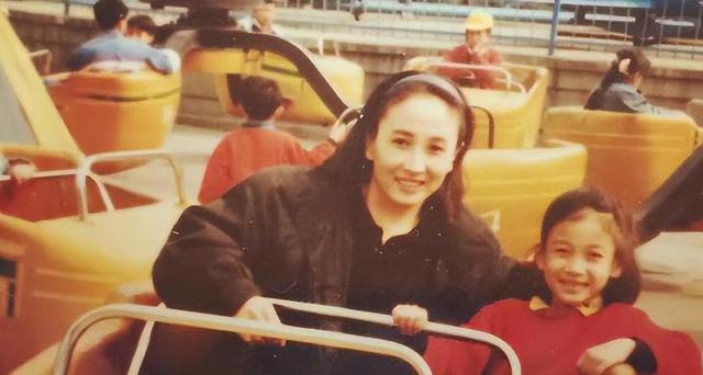 父亲是老戏骨，她长相平平却资源不断，被冯小刚称其低估的星二代