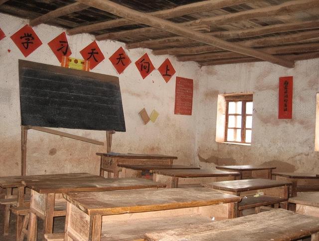 “马面女孩”吴小燕：14年出门用布遮头，23岁“换脸”后收获爱情