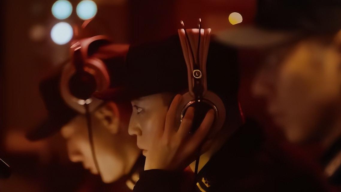 看了林超贤的《蛟龙行动》预告片，我敢说：拿下30亿票房不是没可能