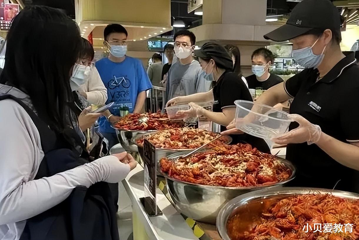 “甄嬛他爸都没受过这罪”，在韩留学生晒食堂餐，评论区太精彩