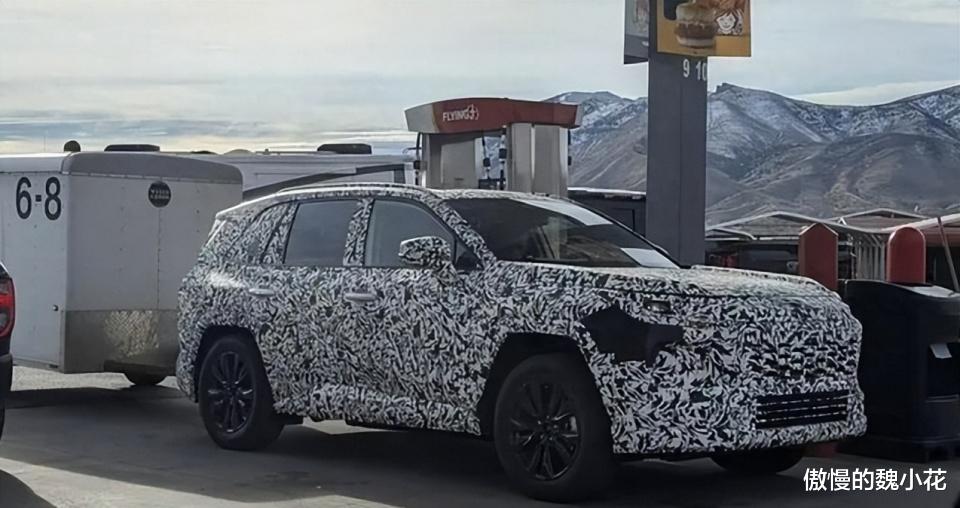 提前锁定爆款？2025款丰田“RAV4”谍照现身，或提供七座版！
