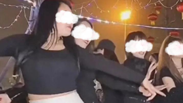 四朵金花离婚狂欢，拿着赔偿彻夜蹦迪，难怪她们都不愿生娃