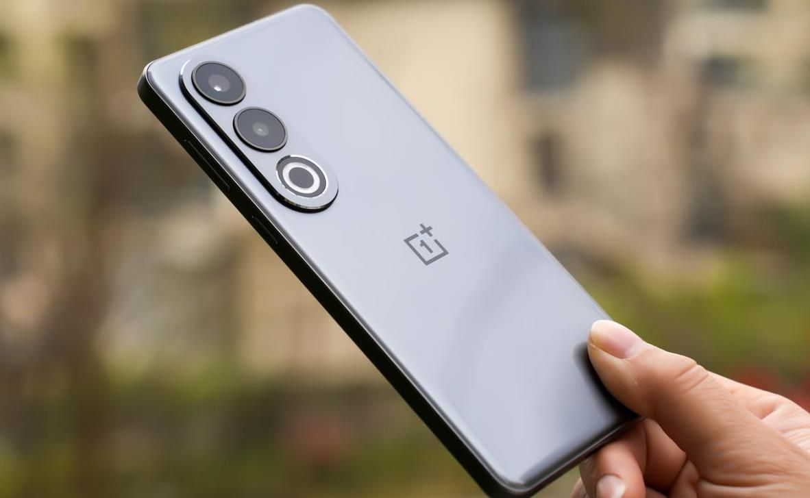 OPPO彻底发飙了，12GB+512GB跌至1676元，高性价比手机很厚道