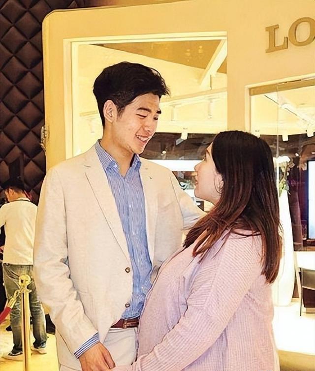 5年后,再看那个21岁就迎娶赌王千金的哈佛学霸,他如今怎样?