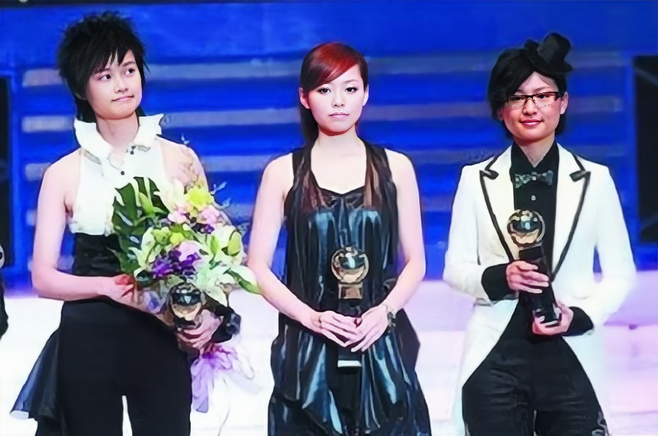 张靓颖:与冯轲相爱15年,被骗走6亿身家,离婚5年后两人天差地别