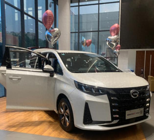 广汽传祺M6，9万的七座SUV，空间超大油耗经济是否能打动你