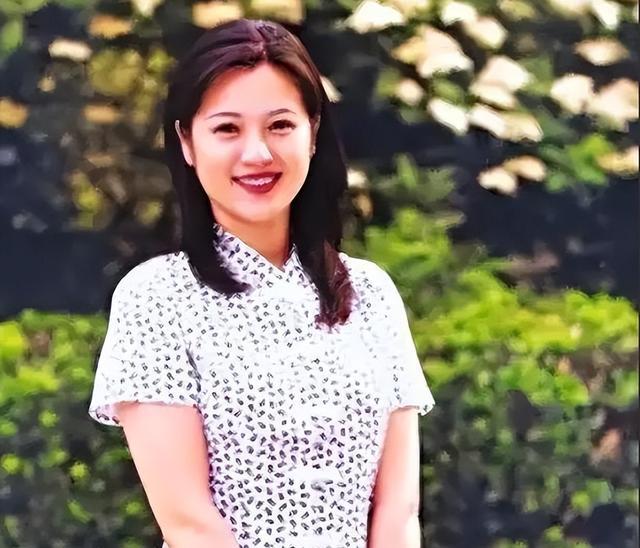 她是央视主持人,退休五个月在儿子家离世,临终26字遗言令人深思