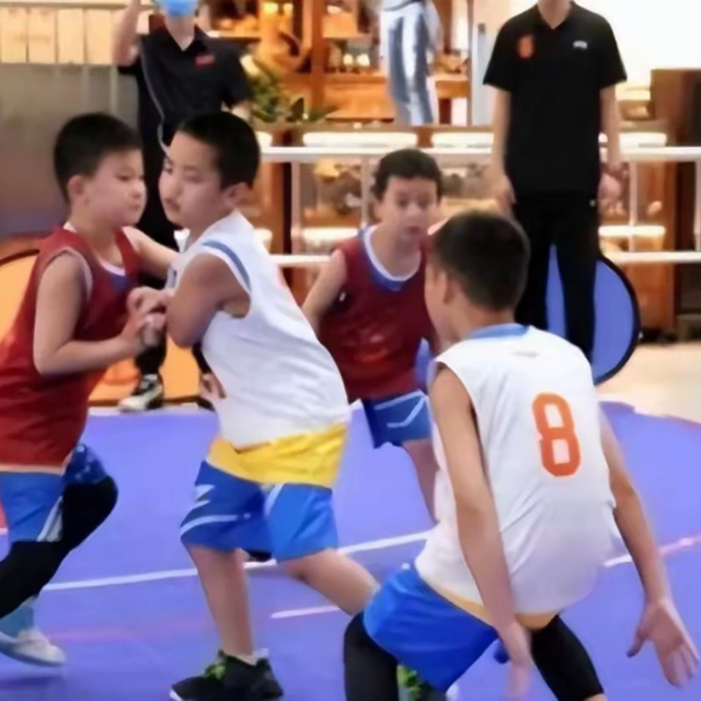 |5岁上春晚走红，年入百万开始厌学，如今13岁的张峻豪却过成这样