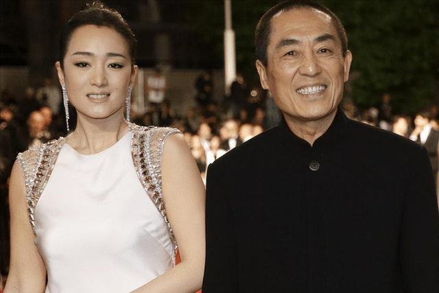 藏了31年!原来她就是“戏骨”何政军妻子,难怪当年拒绝巩俐示爱