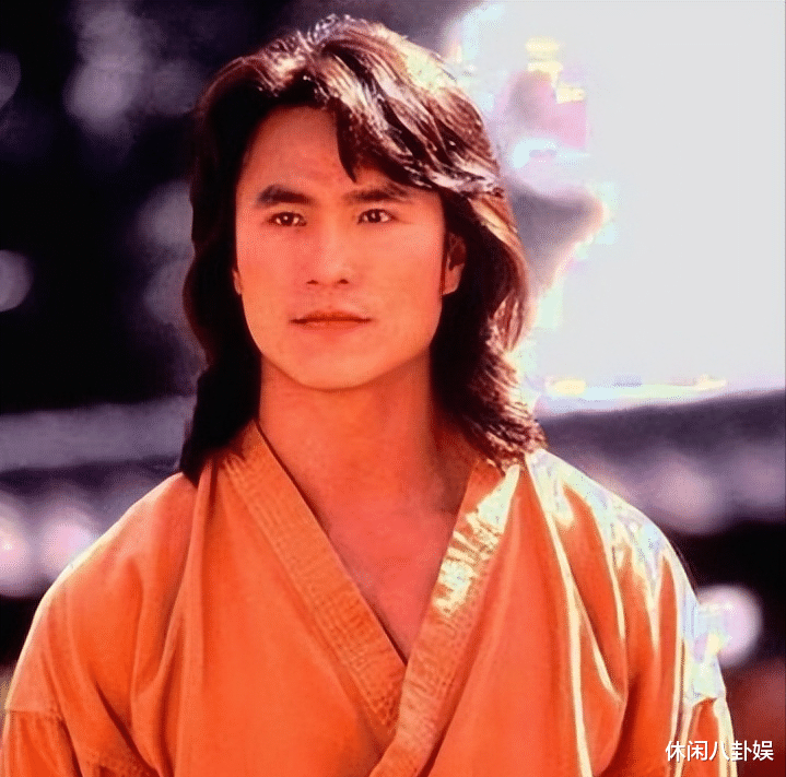 曾是世界武术冠军，甄子丹都打不过他，如今在国外红得发紫