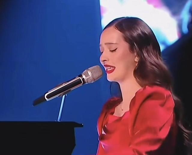 没后台、没人罩、没热度,美国歌手香缇莫,沦为内娱综艺的炮灰