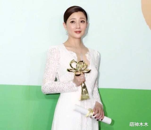 殷桃回应飞天奖没提名,点赞评论内涵满满,赵丽颖唐嫣等人尴尬了