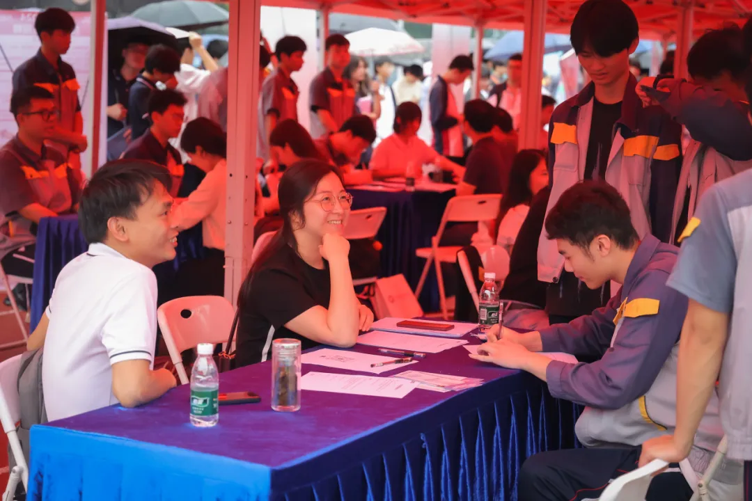 120家企业, 近万个岗位! 机电技师学院学子未毕业就被企业加薪\抢\