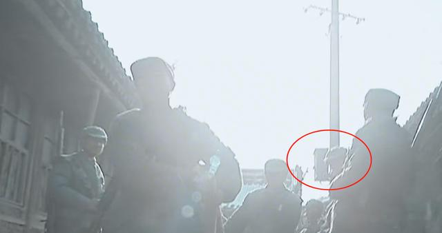 《亮剑》最新穿帮镜头,看完简直笑到扶墙,导演:拿八倍镜看的吧