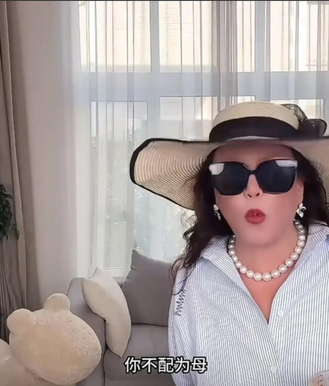 很显然，大S对8月份的官司下了血本势在必得，连小杨阿姨都找过了