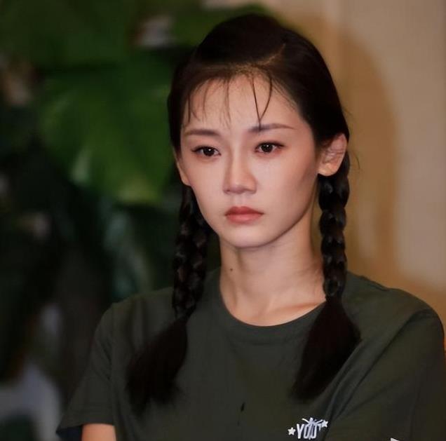 冯小刚直言:她太能装了,永远都红不了,更别提拿奖了!