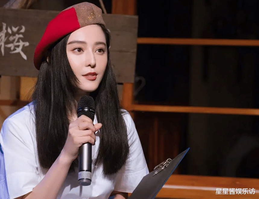 43岁范冰冰改走甜美路线了?穿小白裙戴贝雷帽拍话剧,卸下了20年女王包袱!