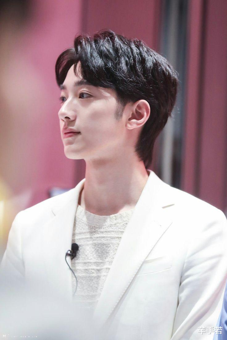 赖冠霖公开退圈信，粉丝很难接受，花钱砸出来的选秀爱豆任性退圈