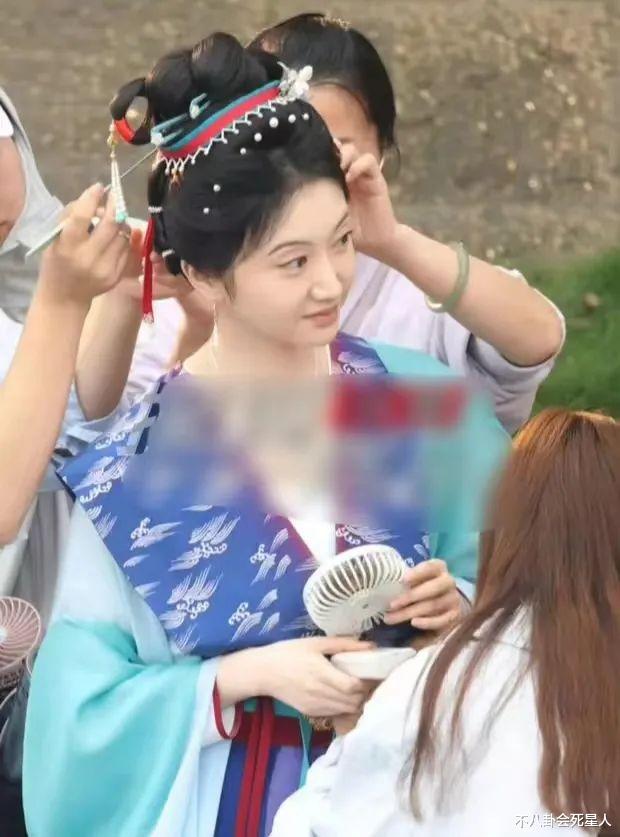 看了35岁景甜和36岁刘亦菲近照，才明白皮相美和骨相美的区别