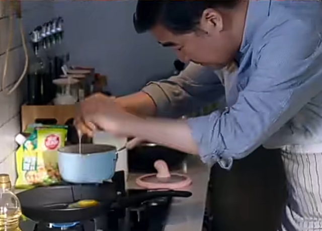 《老家伙》:69岁张国立做饭,戳穿了多少“戏混子”的体面?