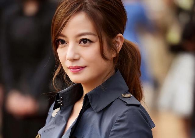 3年过去了，那个被当众泼粪，遭国家封杀的赵薇，如今怎么样了