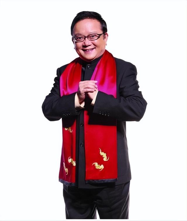 事实证明,被传卖掉上亿豪宅移民美国的王刚,已经走上另一条大道