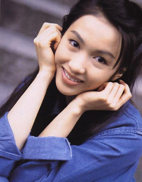 黎姿：嫁给大15岁残疾富豪，一家5口3人残疾，风光背后尽显心酸