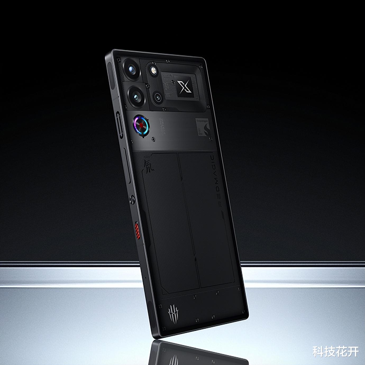 7050mAh+骁龙8至尊版,刚刚发布的新手机,有点猛啊