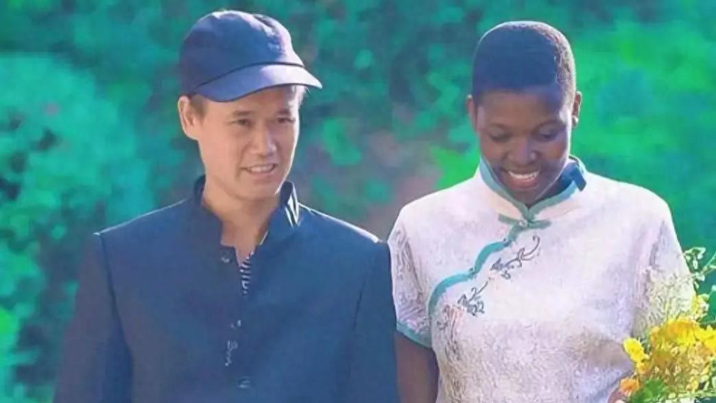 rose带女儿乐乐拍百天照，吴建云“豪车”引争议，评论区网友酸了