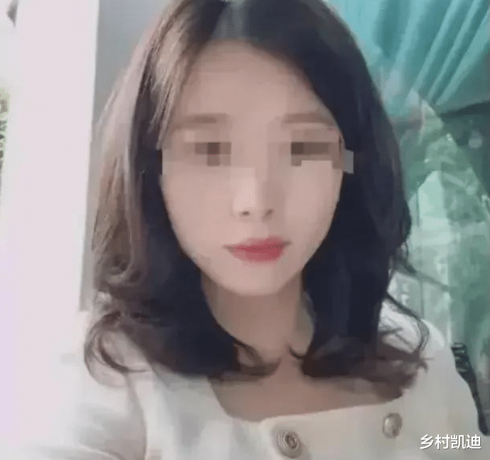 职场震撼!女经理脚踏三条船,聊天记录曝光惹众怒!