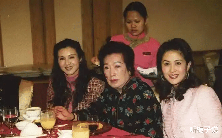 68岁孑然一身,离婚29年的谢玲玲,为何不二嫁?原因在婆婆身上