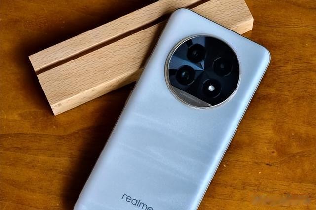 真我“不讲武德”,13 Pro+下调至1799元,成双11黑马!