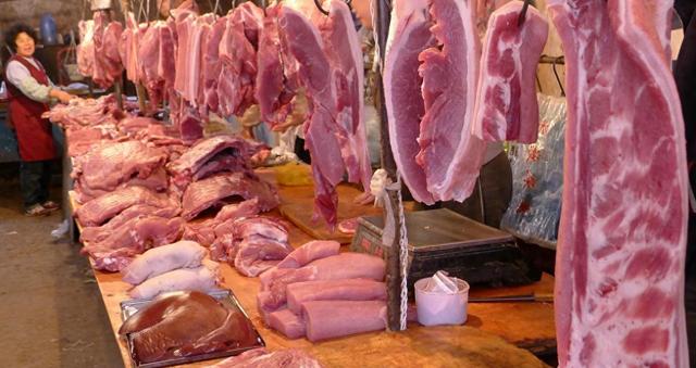 为何现在的猪肉没“肉味”，一点都不香了？老板无奈说出3点原因
