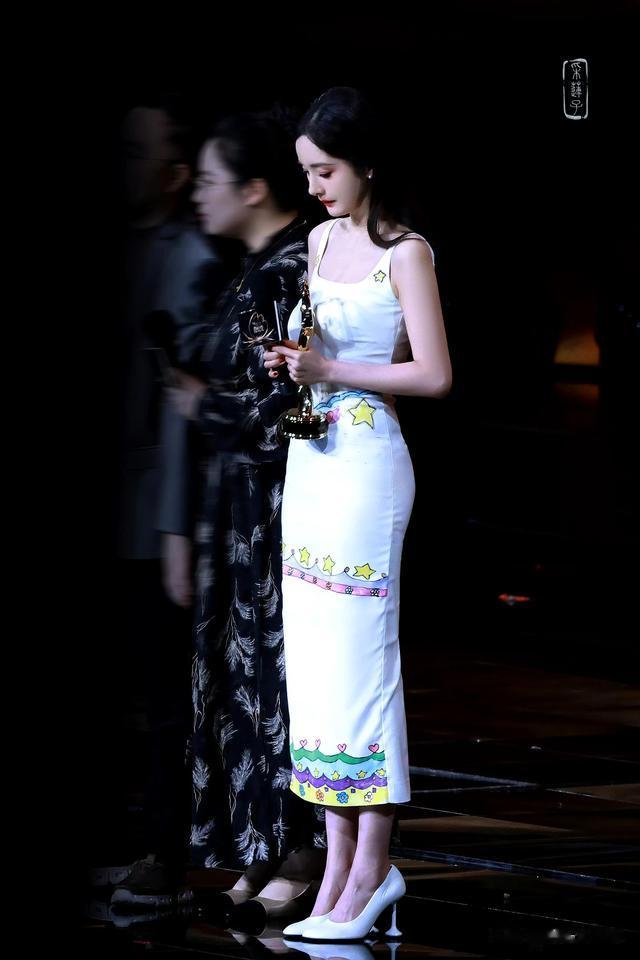 杨幂 好美好温柔啊