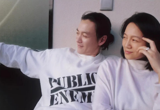 别看这些女明星在电视上美得“高不可攀”，卸了妆，还没你好看呢