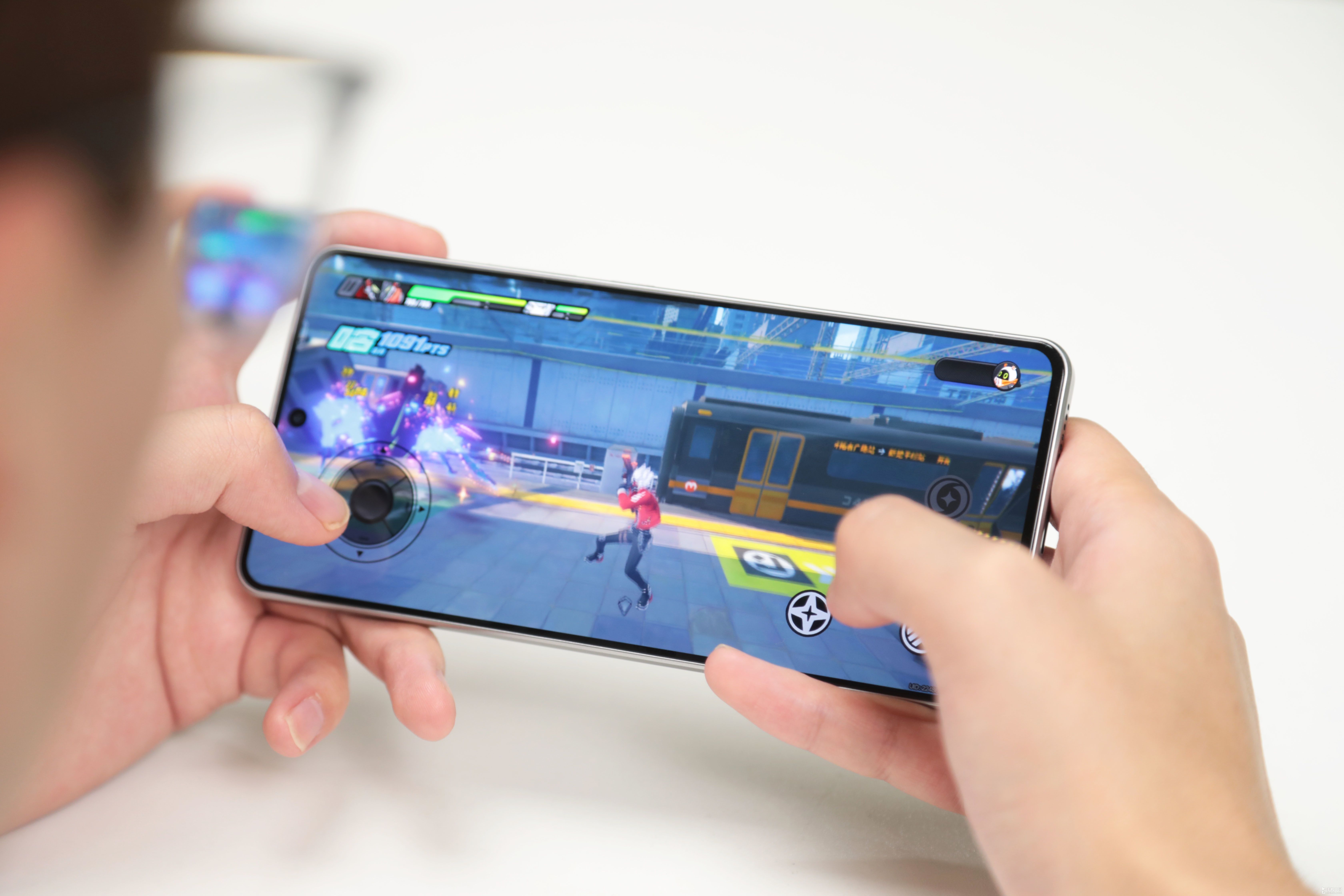 iQOO Z9 Turbo+图赏：月影钛 引领设计新质感