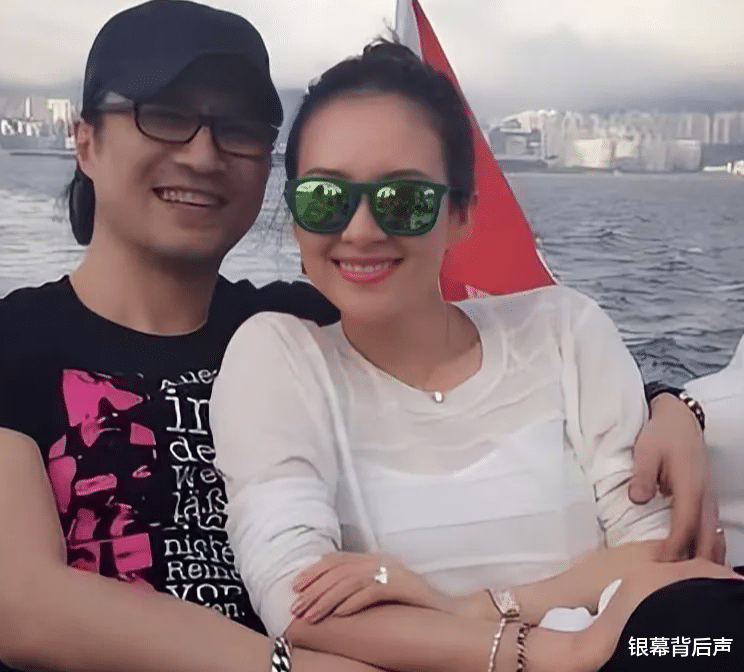 45岁的章子怡国外度假好惬意，离婚后一下子年轻18岁 美得像换了个人