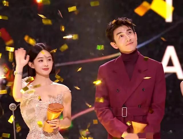 赵丽颖官宣好消息晒与王伊瑶张碧成合影林更新幸福的笑容溢出屏幕