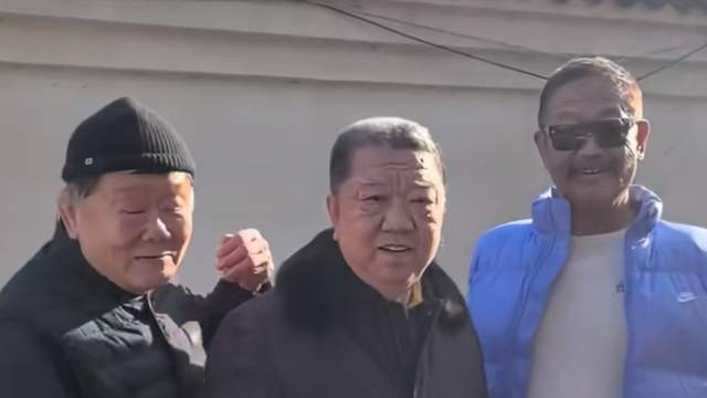 孟凡贵与京圈“老炮儿”聚会！哈僧亲自烹制酱牛肉，王忠义搭肩