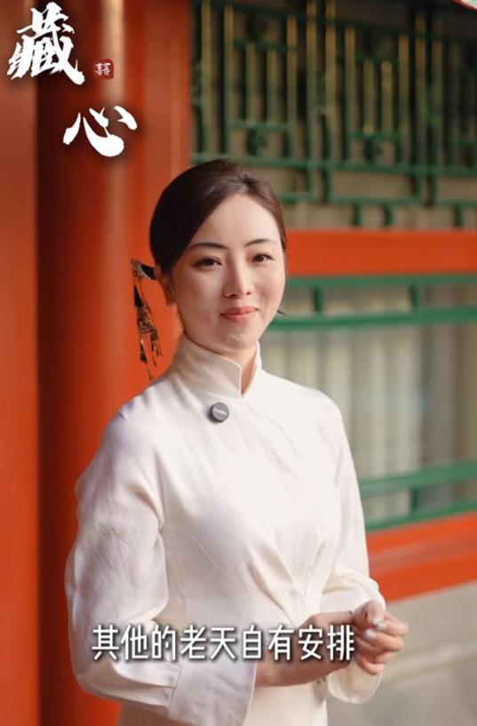 央视主持人李思思近照曝光,身材发福、膀大腰圆,满脸“富态像”