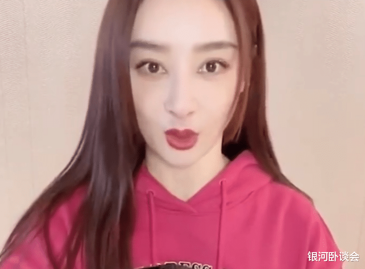 我的天,她也整容了?