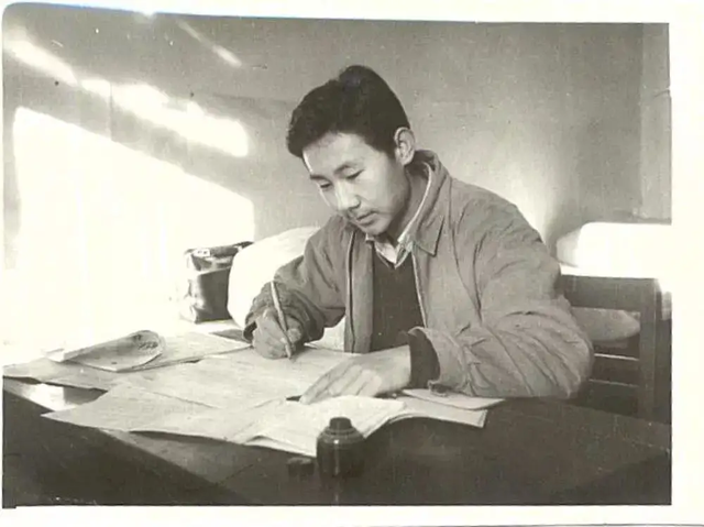 娱乐圈里四位“酒蒙子”:腾格尔为喝酒散尽家财,景冈山判若两人