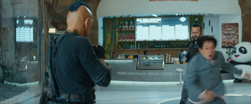 升到国庆档第3了!这次“连续逆跌”的成龙,给陈思诚上了一课