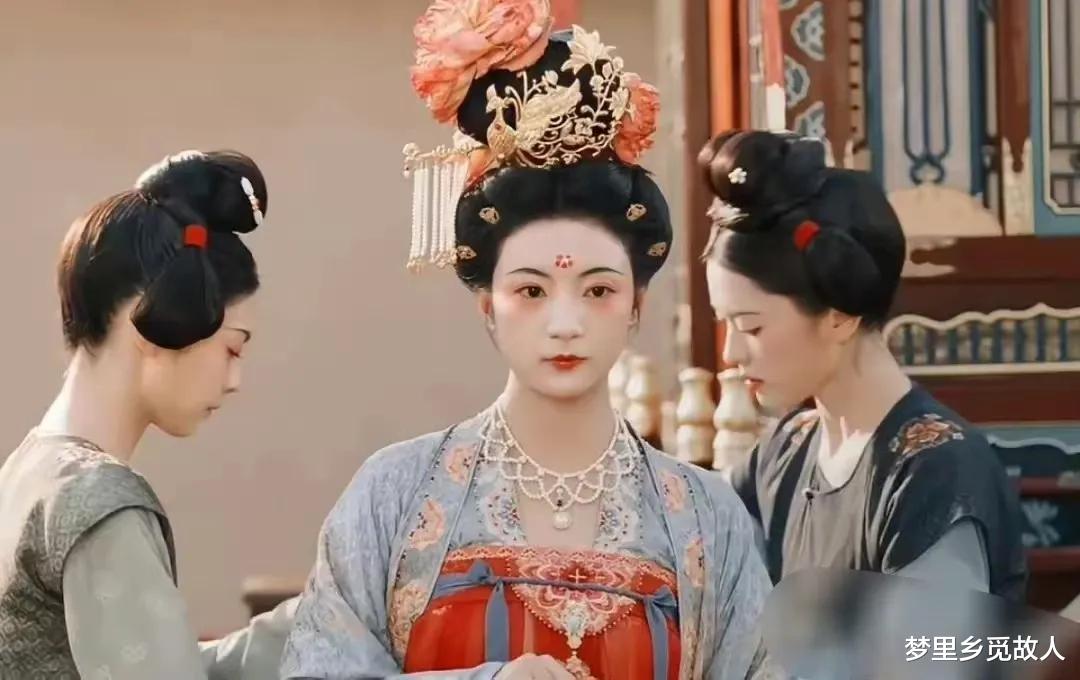 这一次，尊重观众的《国色芳华》，把内娱抠图剧的遮羞布撕碎了！